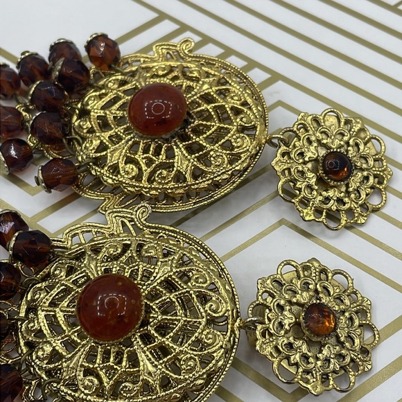 Victorian style clip earrings with amber crystal and acrylic stones - Picture 8 of 8